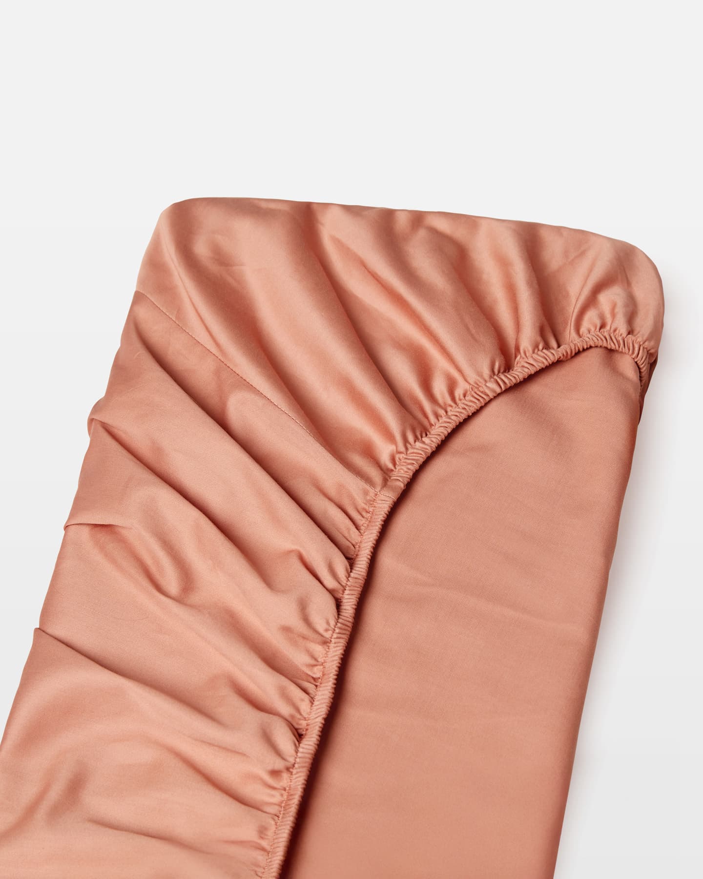 Muotoonommeltu lakana Pink Terracottay ryhmässä Lakanat / Aluslakanat @ A L V A (1135)