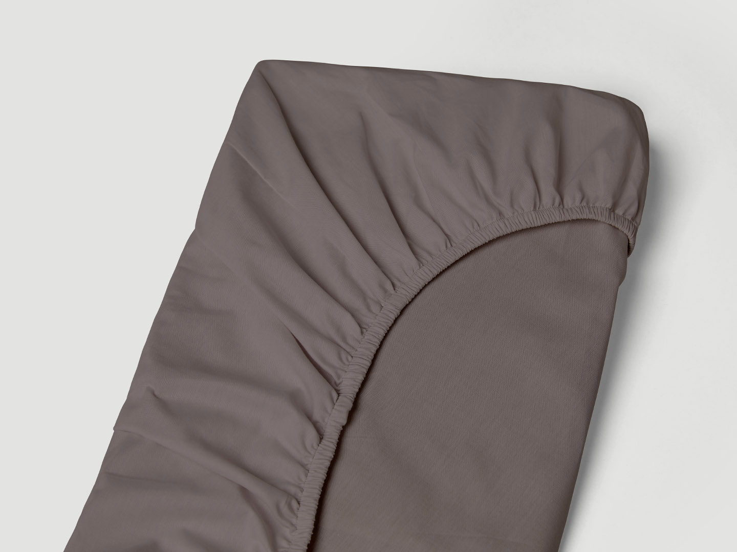 Muotoonommeltu lakana Nejd Percale - Deep Taupe