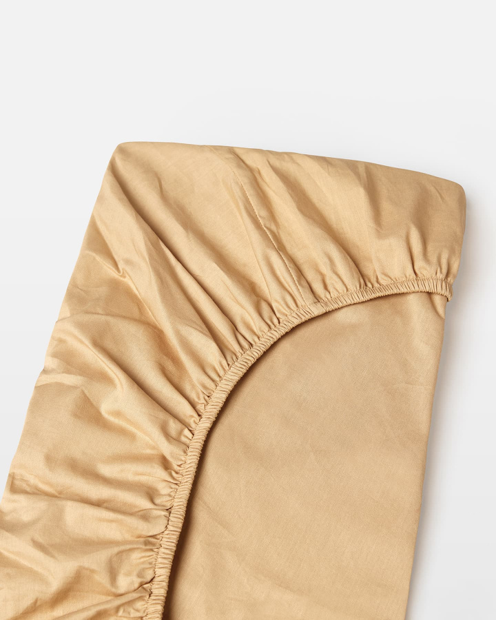 Muotoonommeltu lakana Nejd Percale - Desert Sand ryhmässä Lakanat / Muotoonommeltu lakana @ A L V A (1139)
