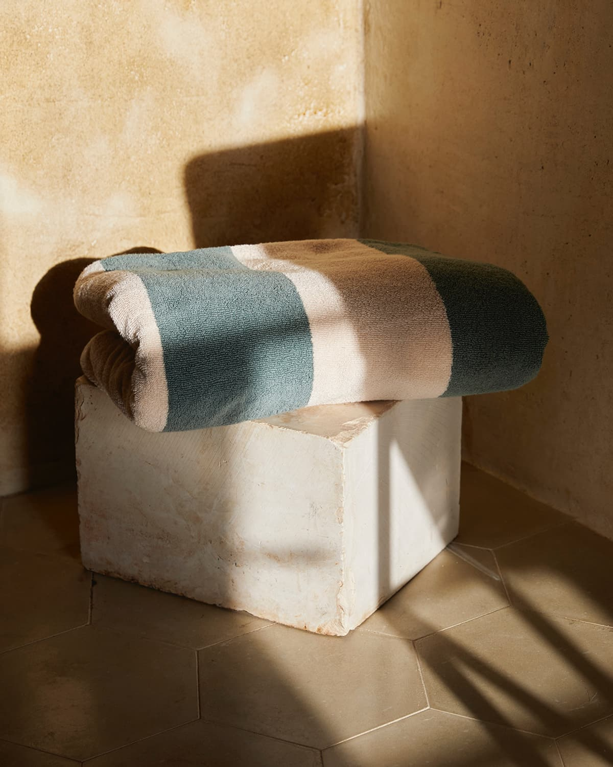 Rantapyyhe Vinda - Seashell Beige / Washed Bottle Green