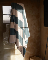 Rantapyyhe Vinda - Seashell Beige / Washed Bottle Green Rantapyyhe Vinda - Seashell Beige / Washed Bottle Green