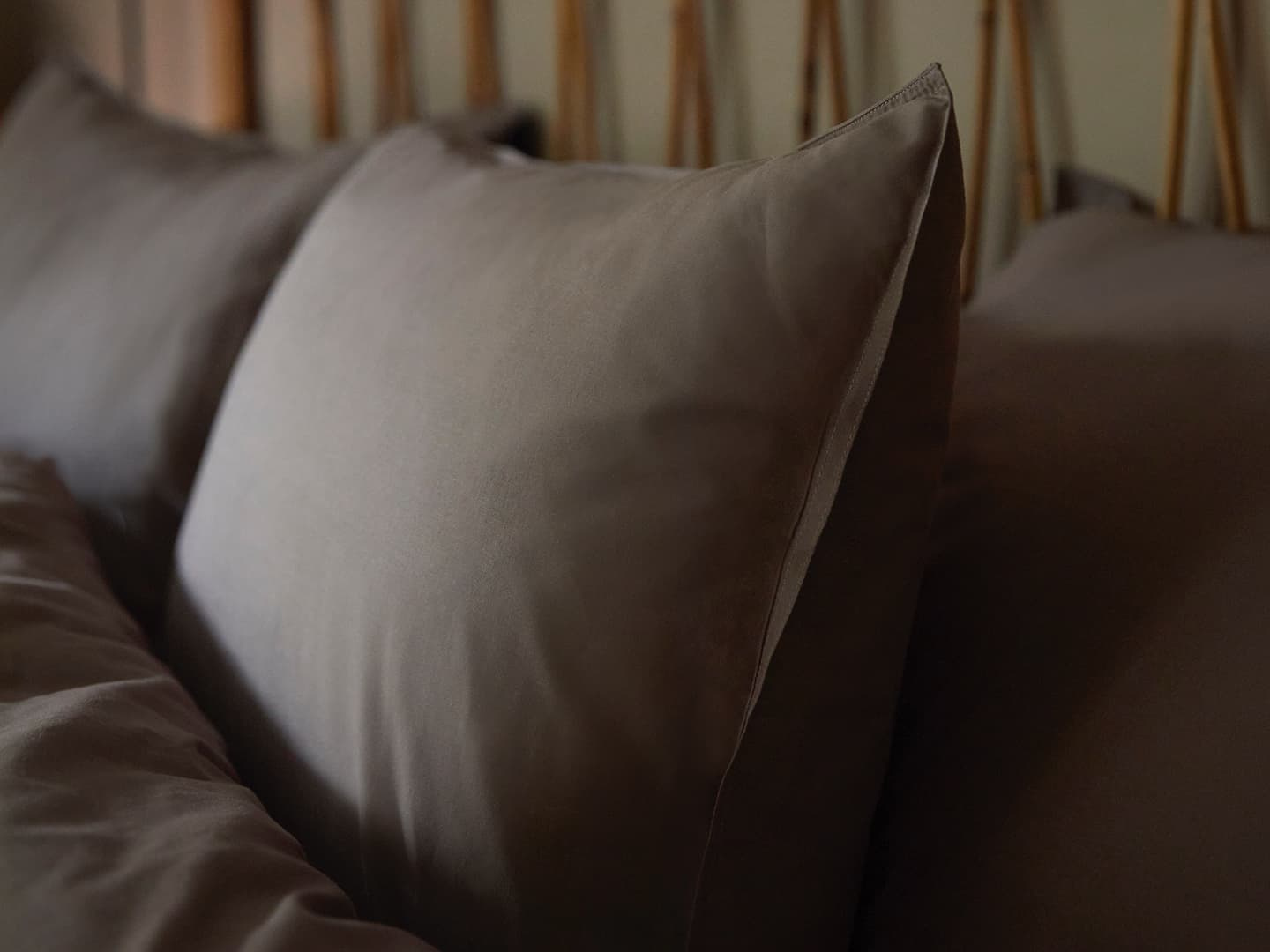 Tyynyliina Nejd Percale - Deep Taupe