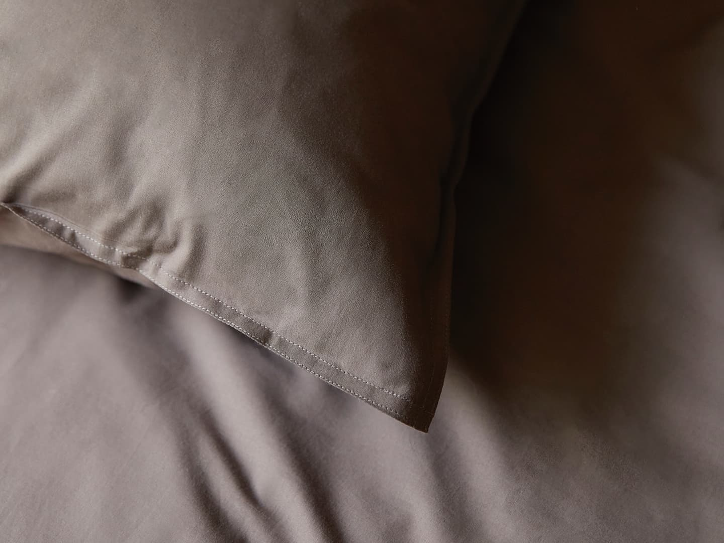 Tyynyliina Nejd Percale - Deep Taupe