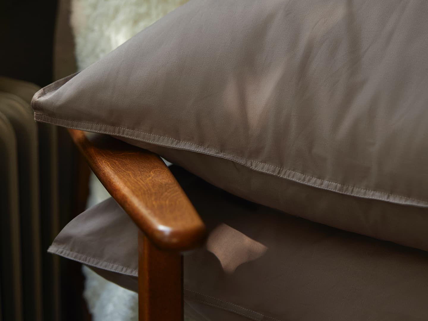 Tyynyliina Nejd Percale - Deep Taupe