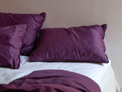 Tyynyliina Strimma - Autumn Plum Tyynyliina Strimma - Autumn Plum