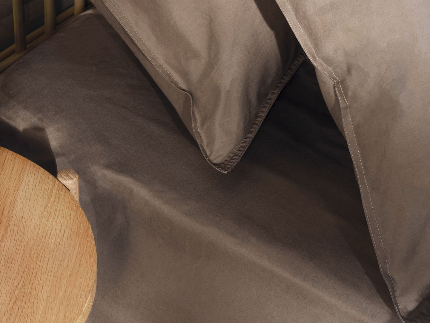 Muotoonommeltu lakana Nejd Percale - Deep Taupe